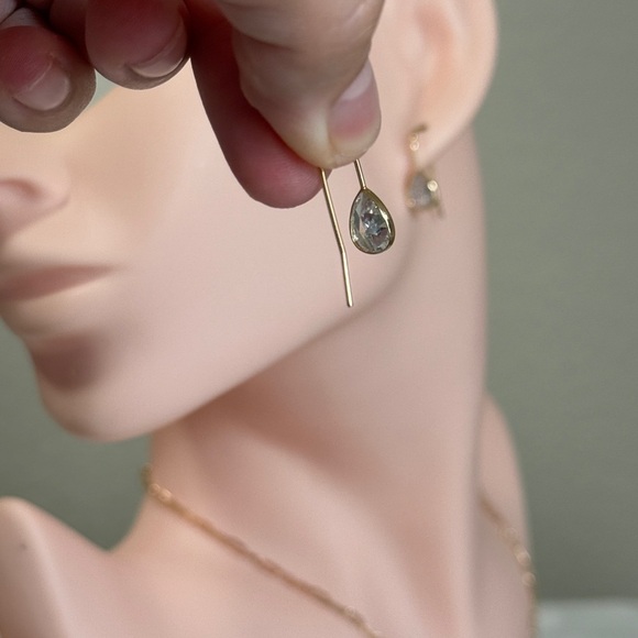 ⚜️Minimalist Gold Teardrop Earrings With Cubic Zirconia 💎 - Picture 4 of 10